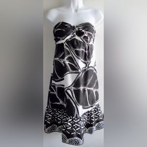 NWOT White House Black Market size 2 strapless dress